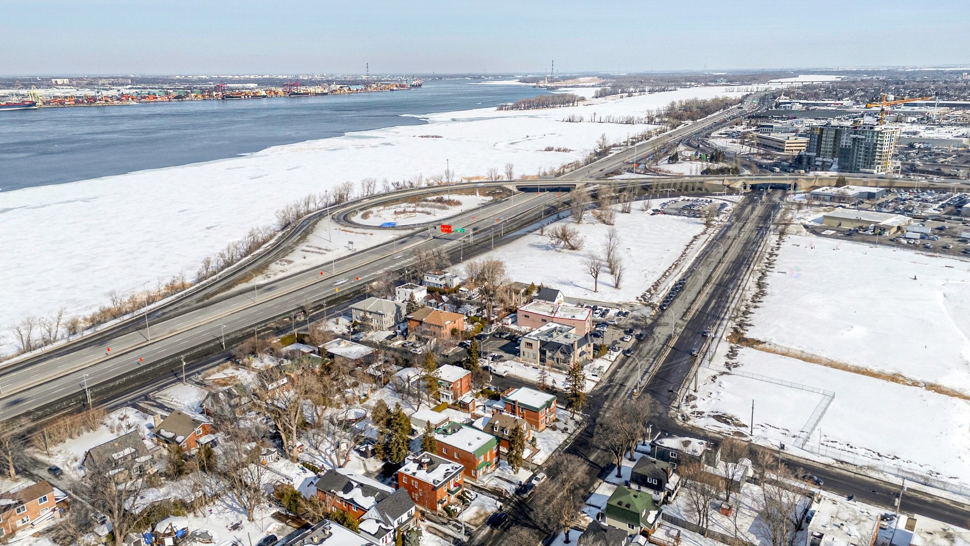 









535

 - 539


Rue St-Charles E.

,
Longueuil (Le Vieux-Longueuil),




QC
J4H1B6

