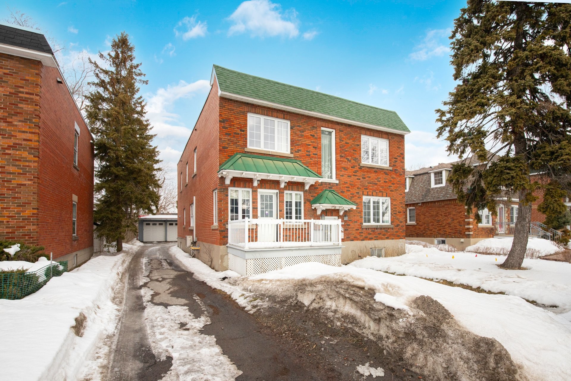 









535

 - 539


Rue St-Charles E.

,
Longueuil (Le Vieux-Longueuil),




QC
J4H1B6

