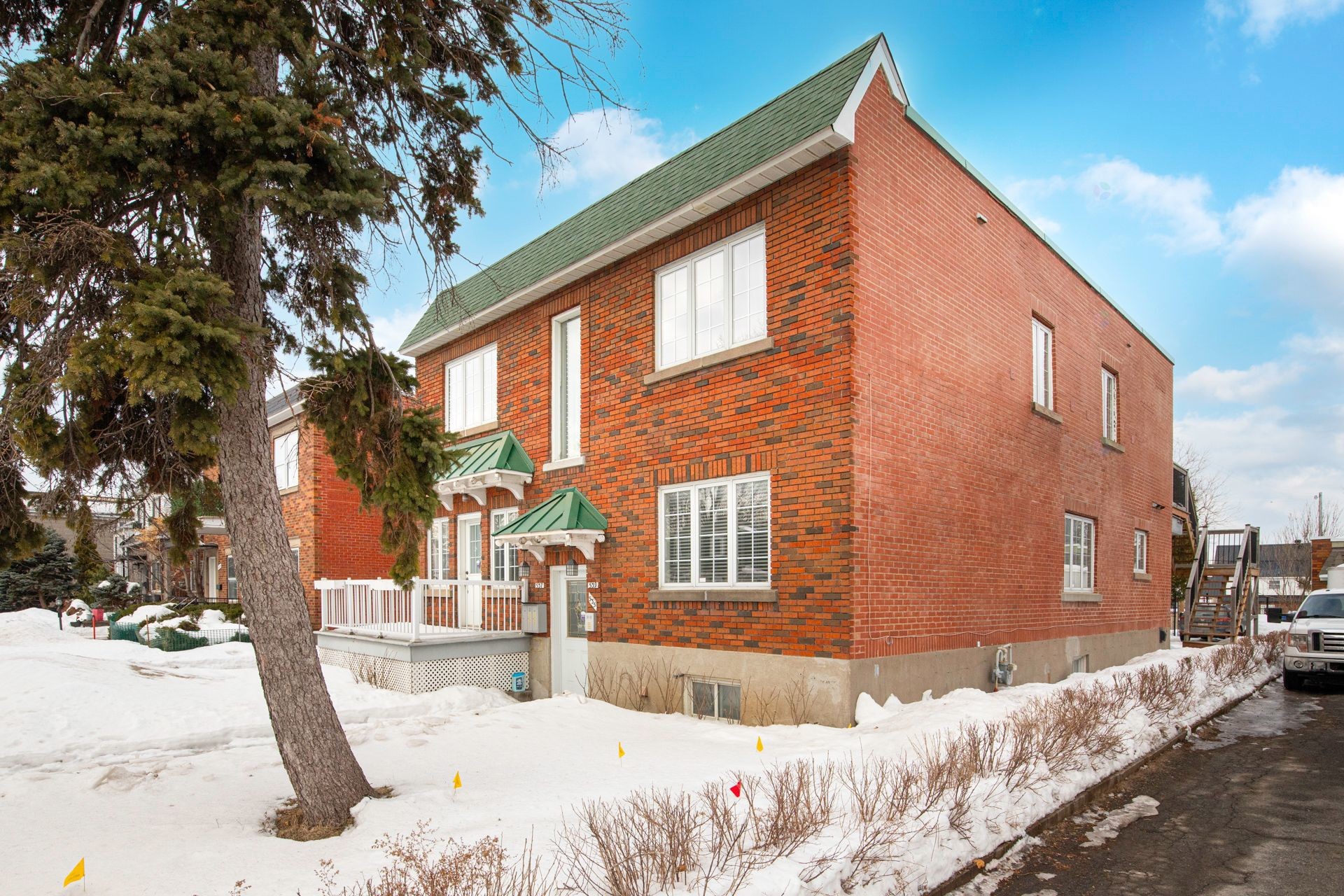 









535

 - 539


Rue St-Charles E.

,
Longueuil (Le Vieux-Longueuil),




QC
J4H1B6

