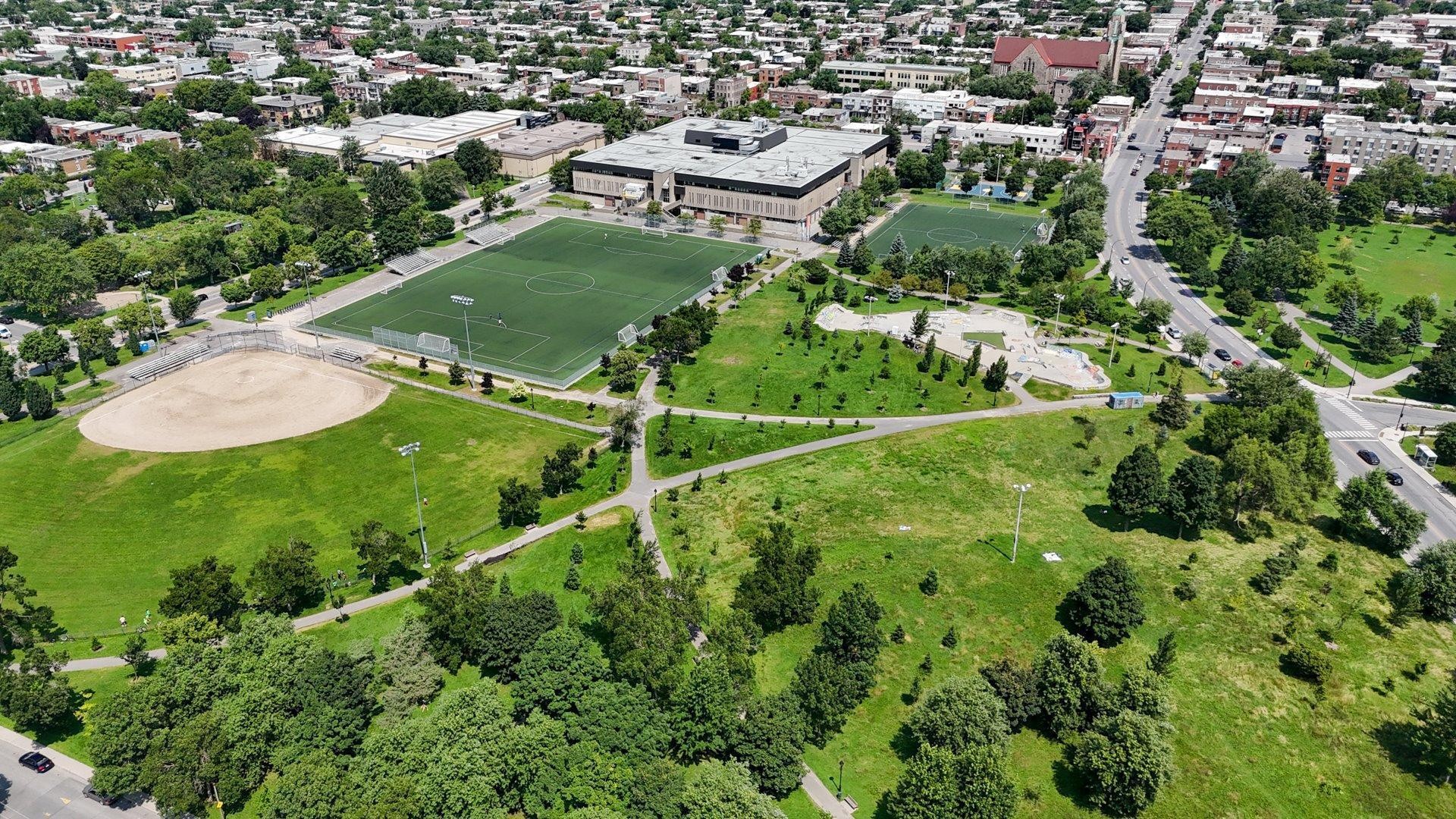 









5828


Rue De La Roche

,
Montréal (Rosemont/La Petite-Patrie),




QC
H2S2C7

