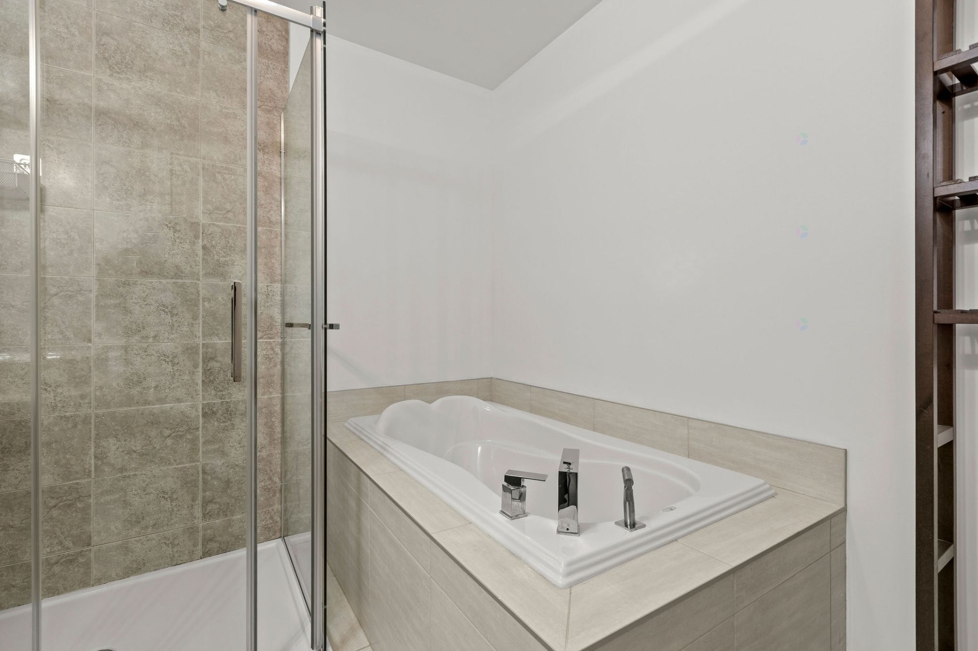 









3123


Rue du Granit

,
Carignan,




QC
J3L0Y3

