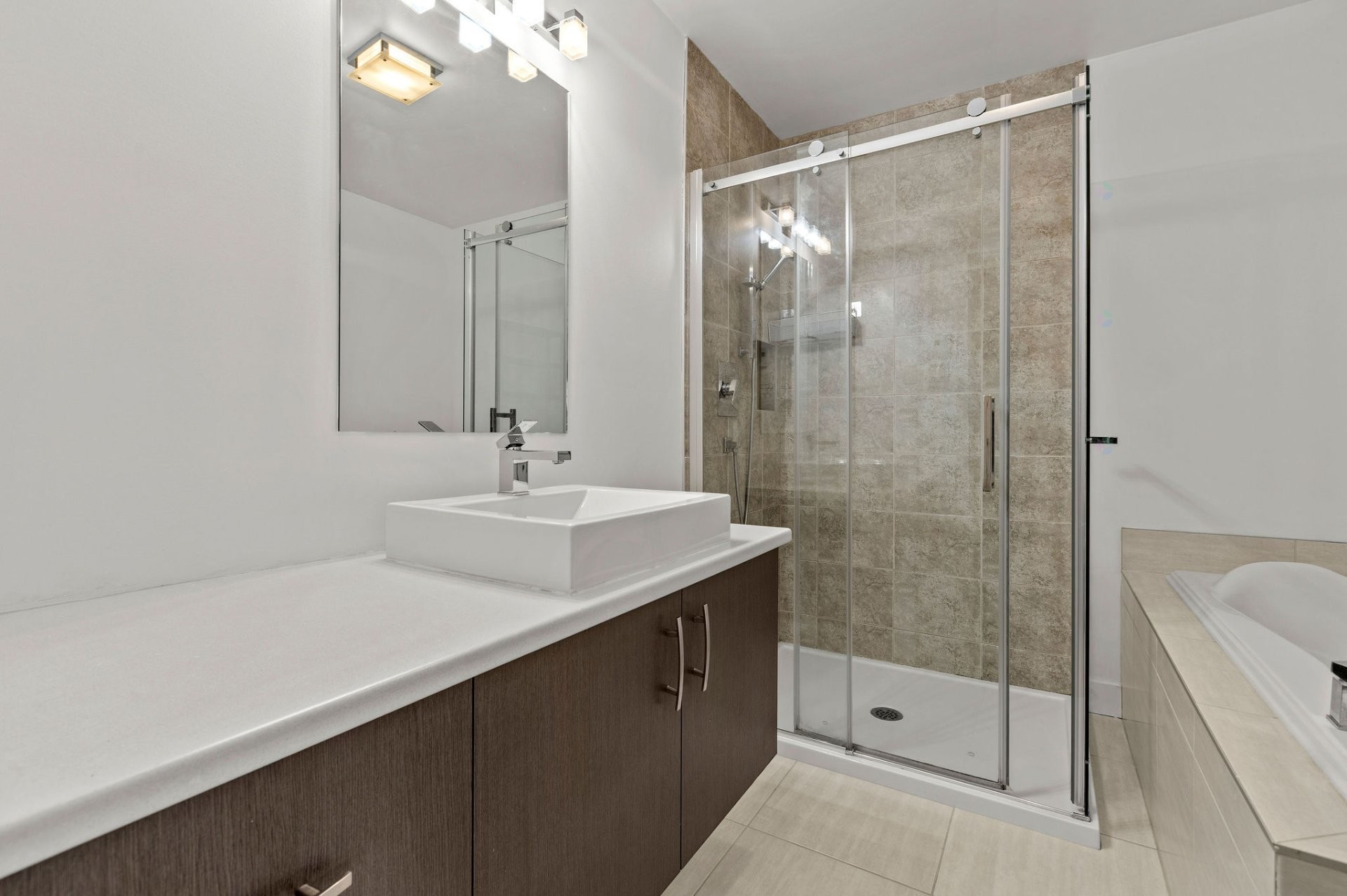 









3123


Rue du Granit

,
Carignan,




QC
J3L0Y3

