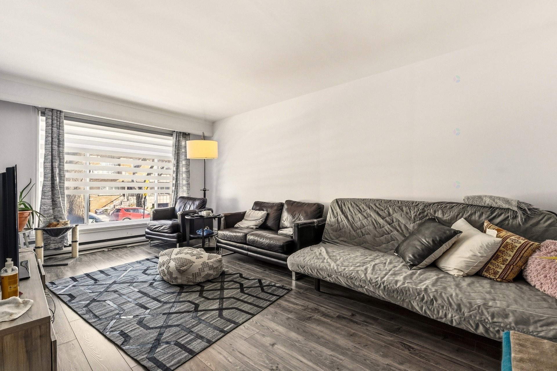









2440

 - 2442


Av. Montclair

,
Montréal (Côte-des-Neiges/Notre-Dame-de-Grâce),




QC
H4B2J1

