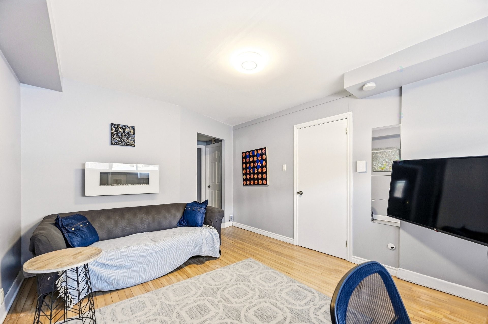 









2440

 - 2442


Av. Montclair

,
Montréal (Côte-des-Neiges/Notre-Dame-de-Grâce),




QC
H4B2J1

