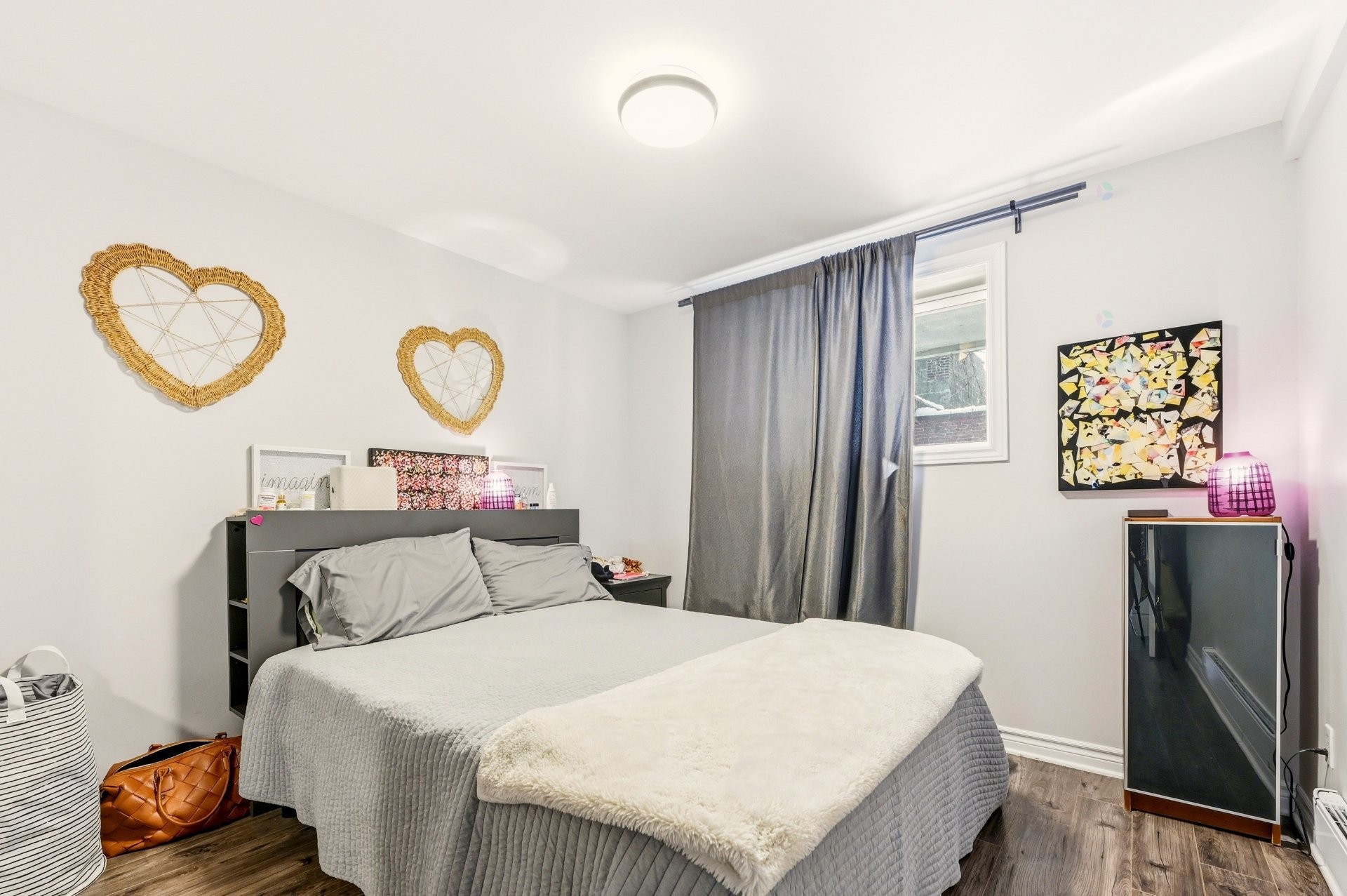 









2440

 - 2442


Av. Montclair

,
Montréal (Côte-des-Neiges/Notre-Dame-de-Grâce),




QC
H4B2J1

