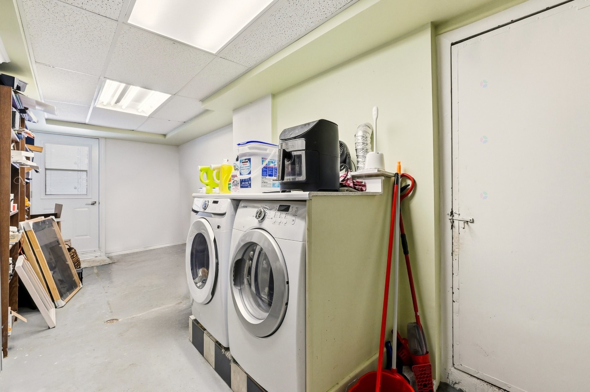 









2440

 - 2442


Av. Montclair

,
Montréal (Côte-des-Neiges/Notre-Dame-de-Grâce),




QC
H4B2J1

