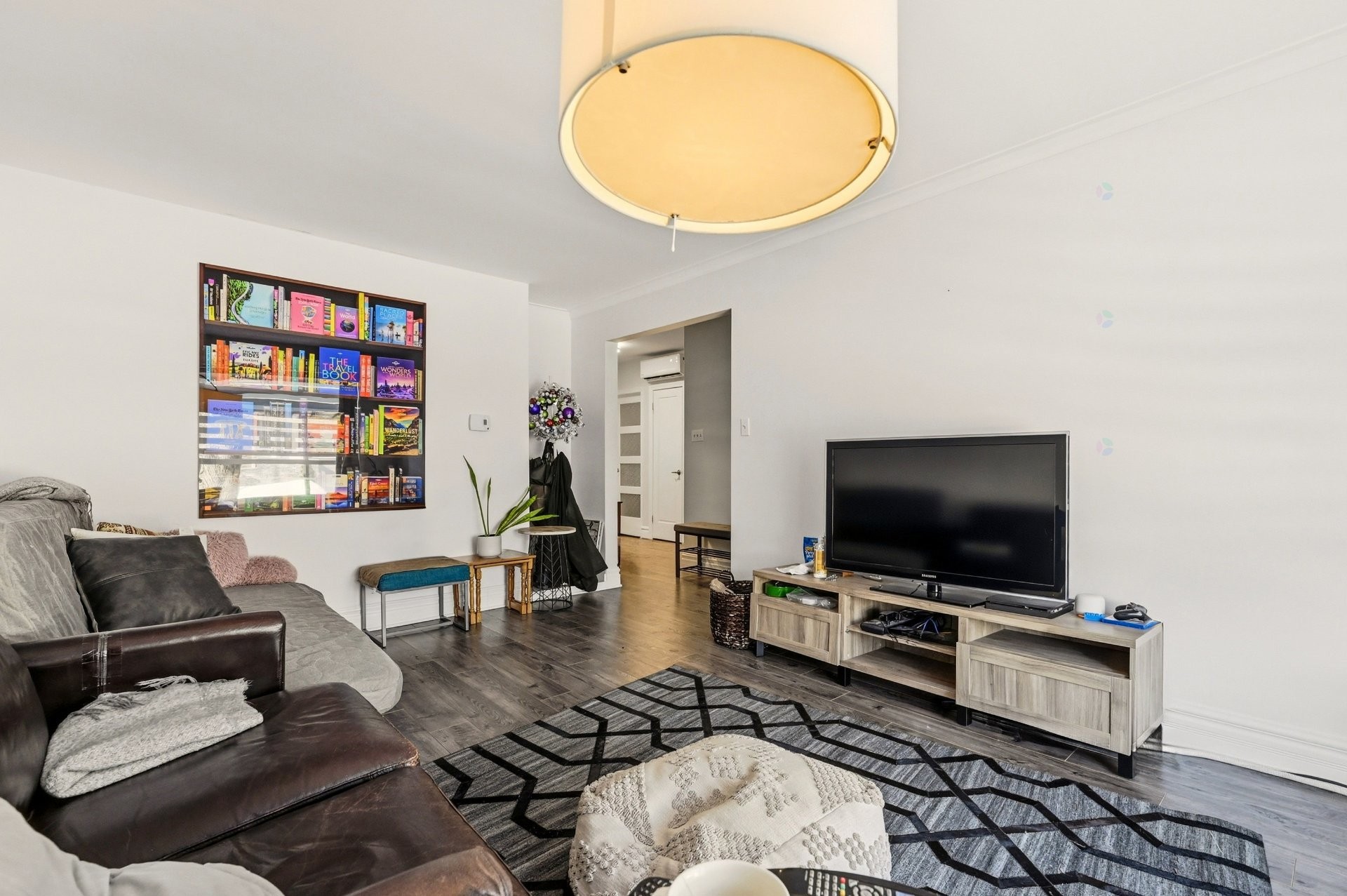 









2440

 - 2442


Av. Montclair

,
Montréal (Côte-des-Neiges/Notre-Dame-de-Grâce),




QC
H4B2J1

