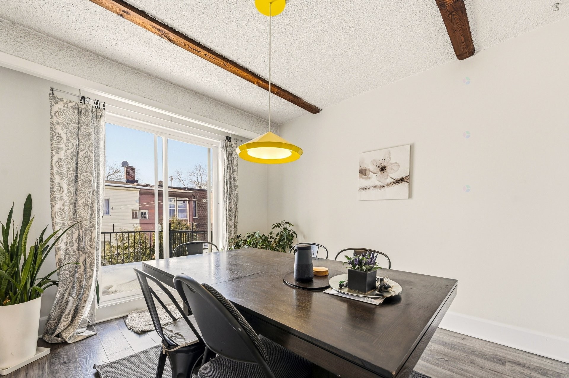 









2440

 - 2442


Av. Montclair

,
Montréal (Côte-des-Neiges/Notre-Dame-de-Grâce),




QC
H4B2J1


