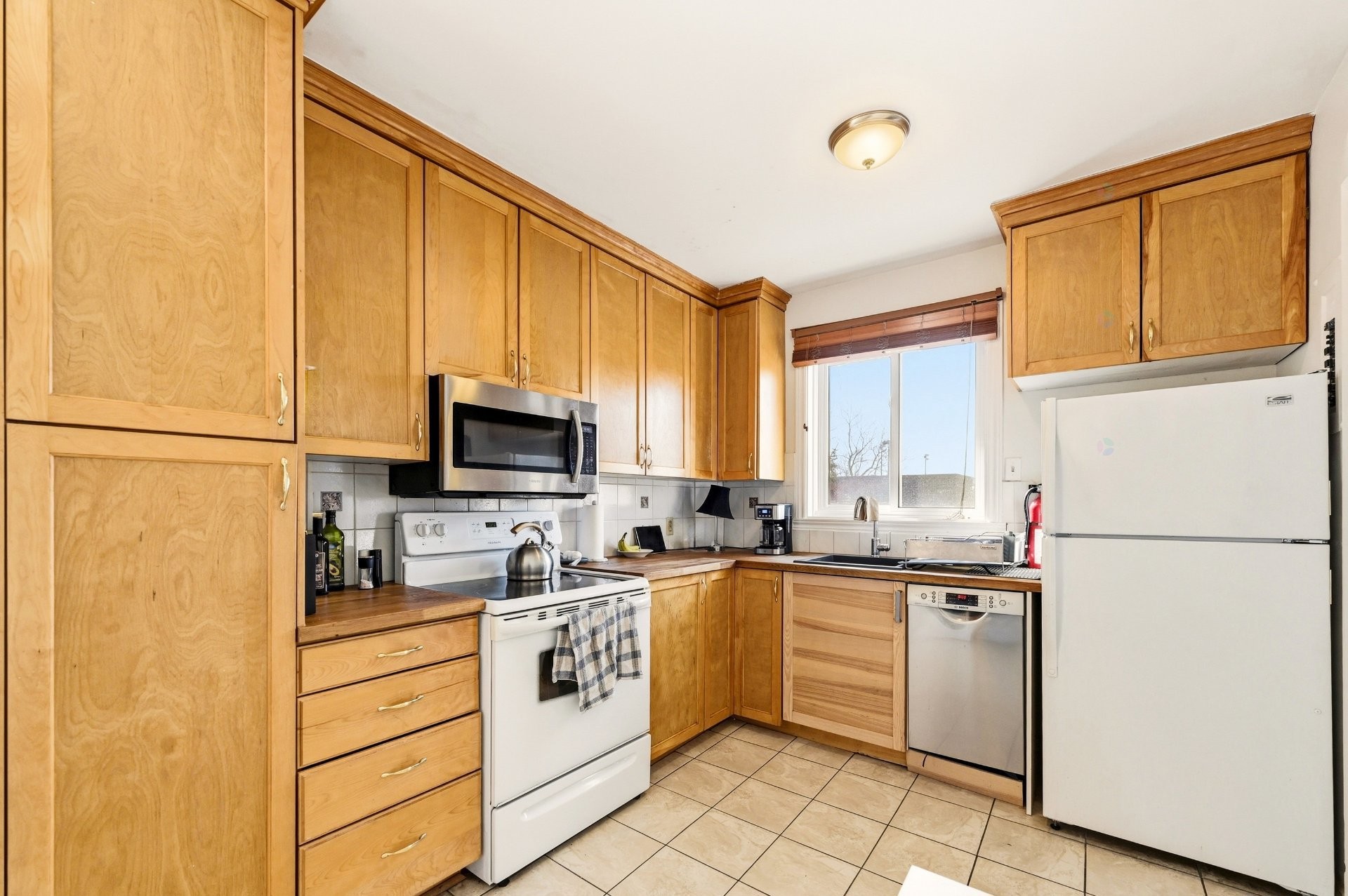 









2440

 - 2442


Av. Montclair

,
Montréal (Côte-des-Neiges/Notre-Dame-de-Grâce),




QC
H4B2J1


