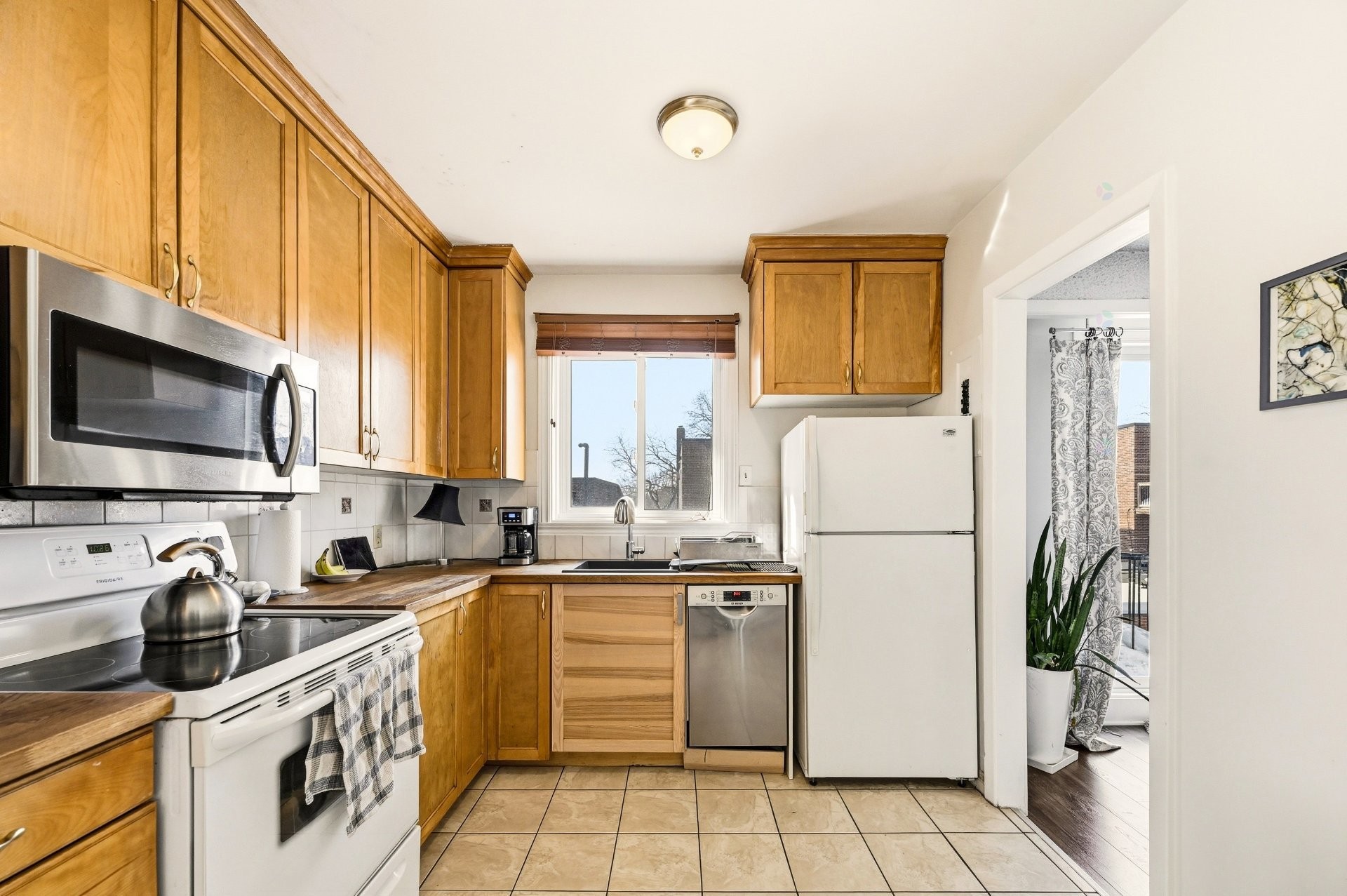









2440

 - 2442


Av. Montclair

,
Montréal (Côte-des-Neiges/Notre-Dame-de-Grâce),




QC
H4B2J1

