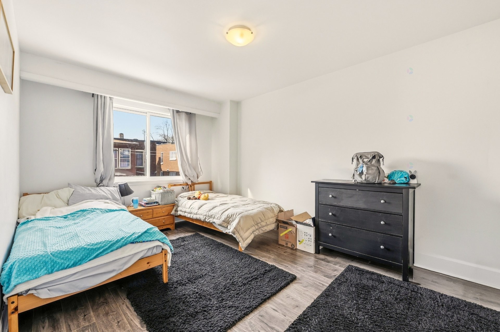









2440

 - 2442


Av. Montclair

,
Montréal (Côte-des-Neiges/Notre-Dame-de-Grâce),




QC
H4B2J1

