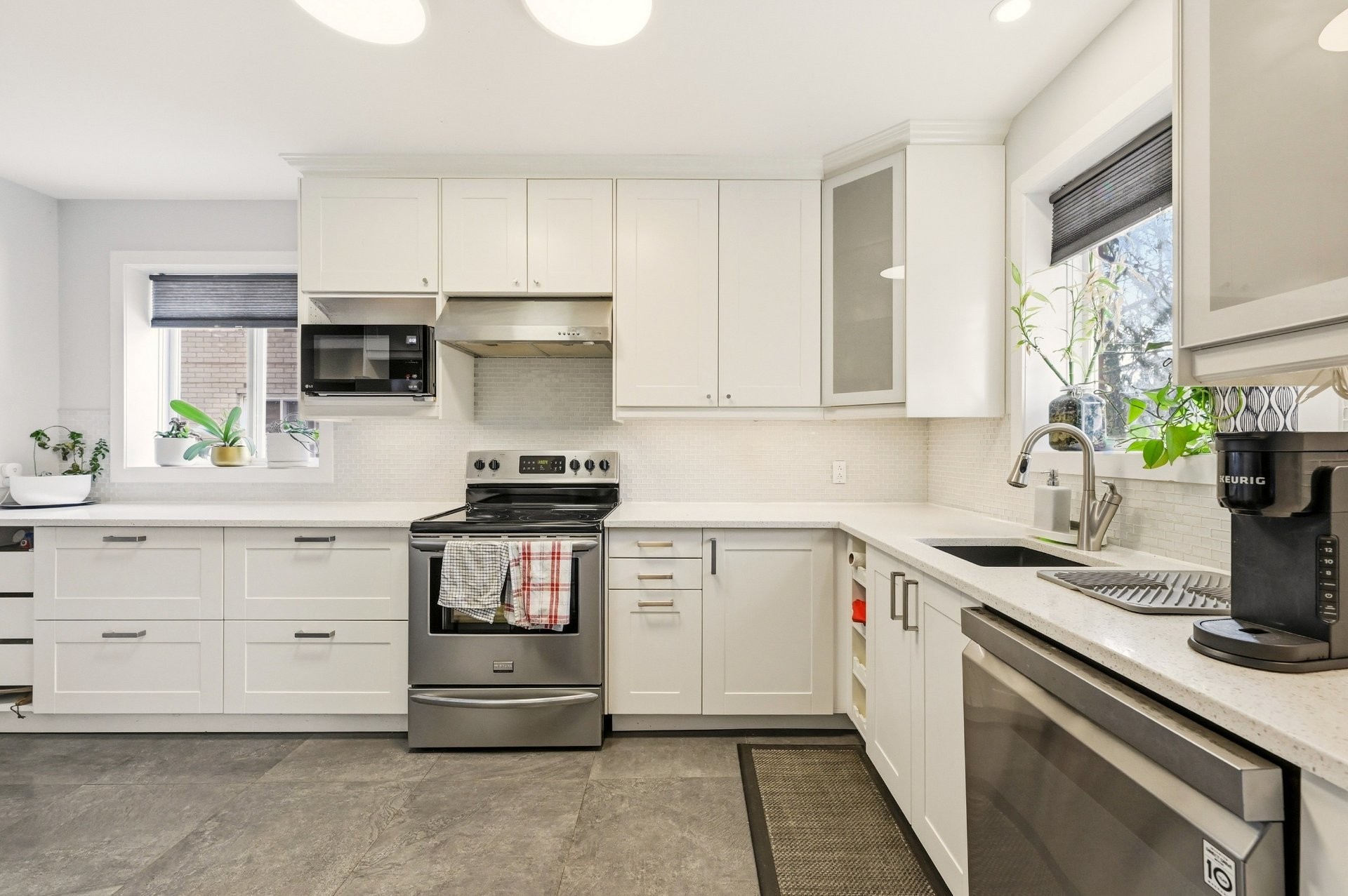 









2440

 - 2442


Av. Montclair

,
Montréal (Côte-des-Neiges/Notre-Dame-de-Grâce),




QC
H4B2J1

