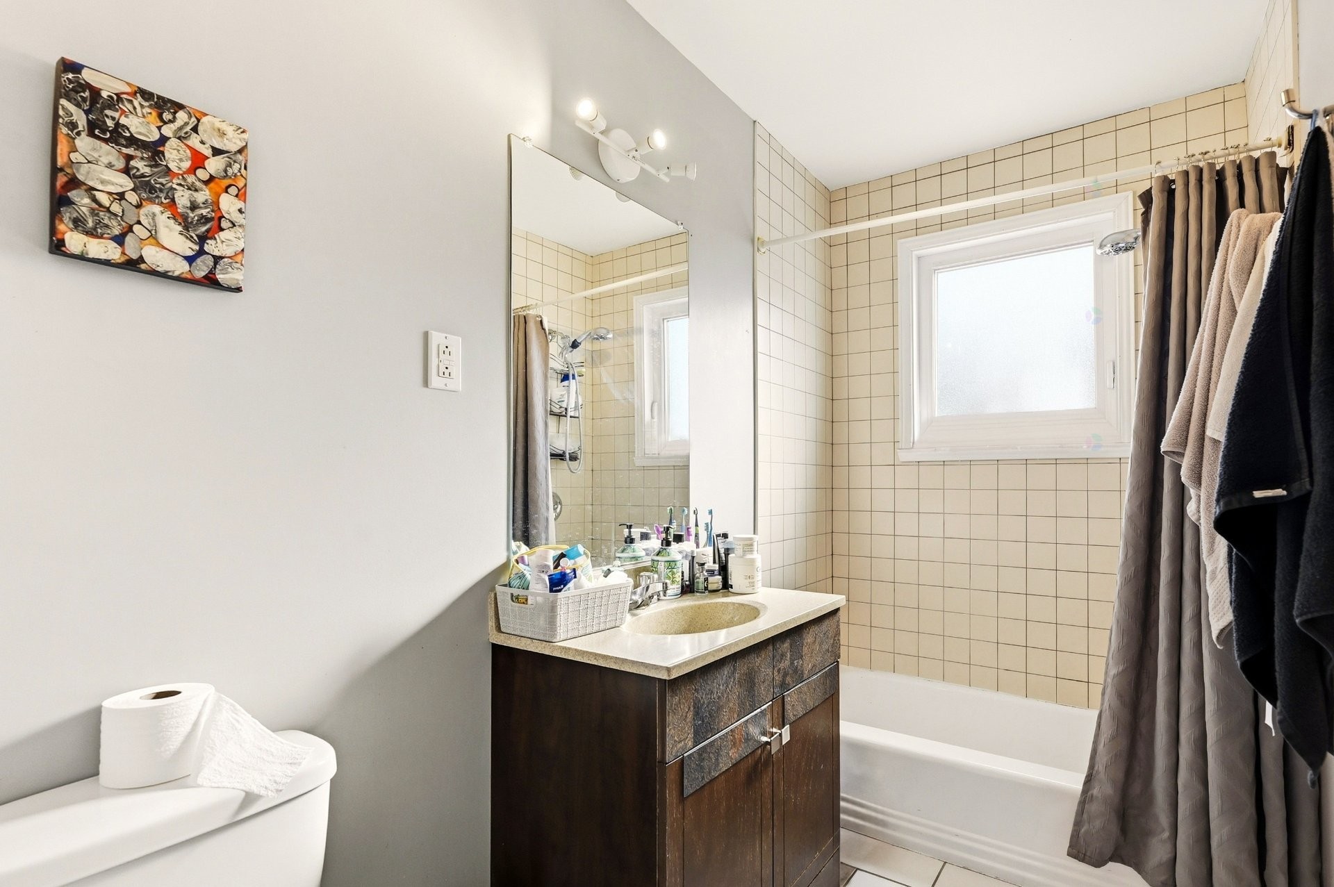 









2440

 - 2442


Av. Montclair

,
Montréal (Côte-des-Neiges/Notre-Dame-de-Grâce),




QC
H4B2J1

