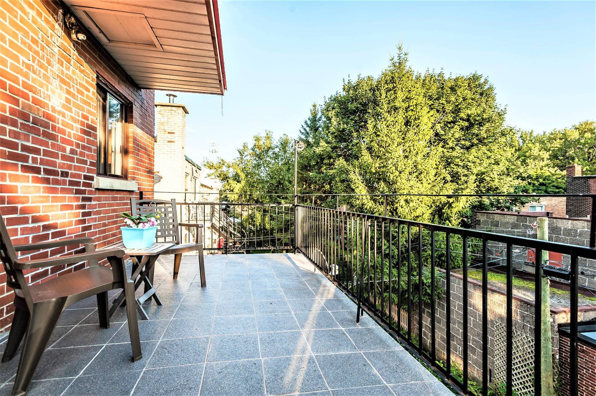 









2440

 - 2442


Av. Montclair

,
Montréal (Côte-des-Neiges/Notre-Dame-de-Grâce),




QC
H4B2J1

