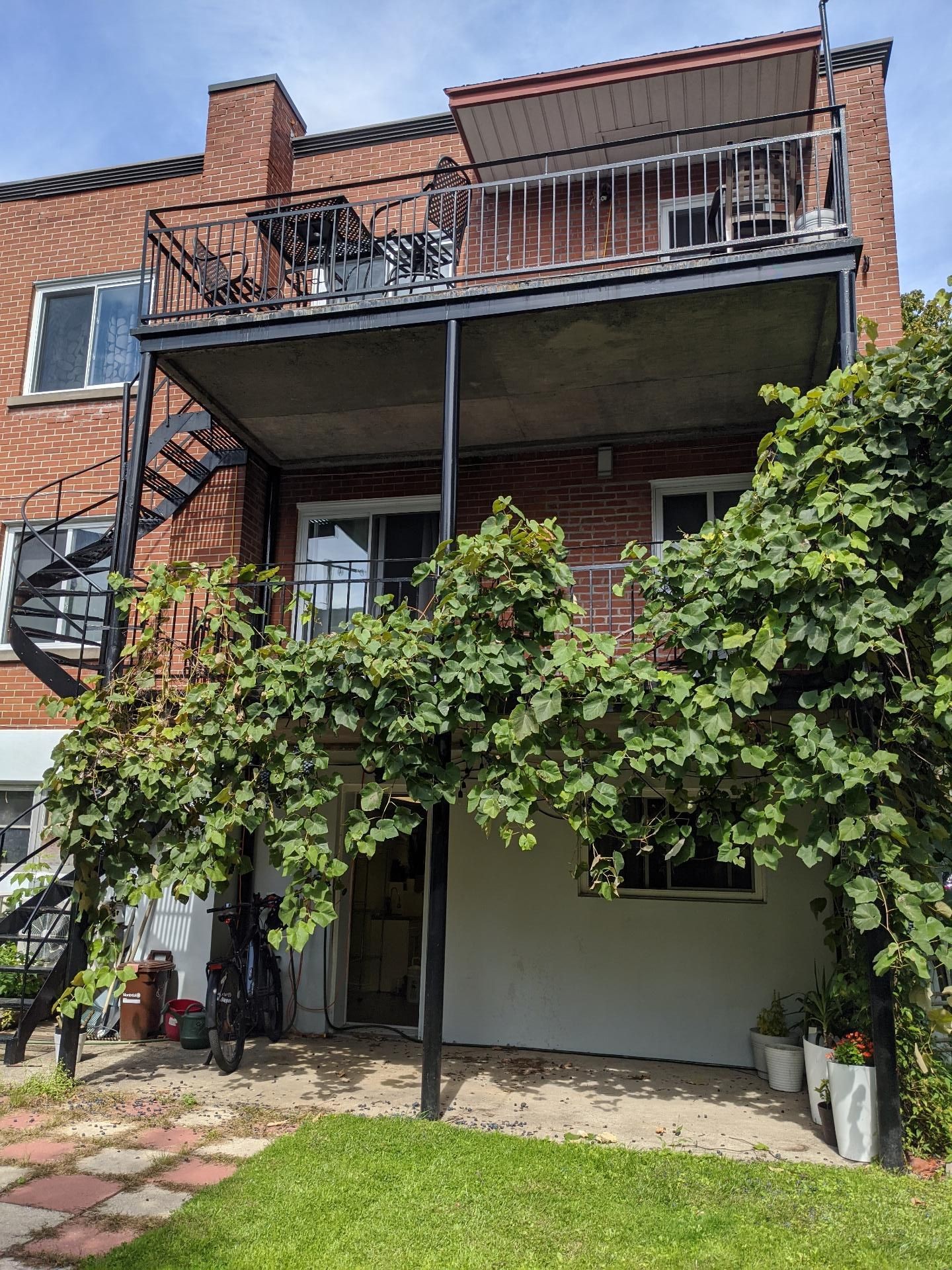 









2440

 - 2442


Av. Montclair

,
Montréal (Côte-des-Neiges/Notre-Dame-de-Grâce),




QC
H4B2J1

