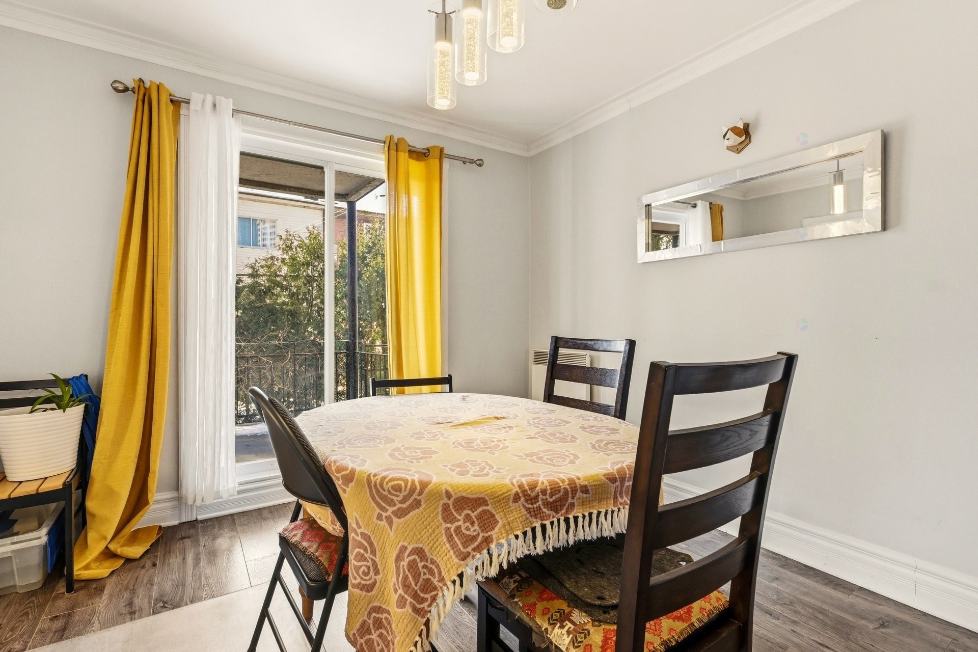 









2440

 - 2442


Av. Montclair

,
Montréal (Côte-des-Neiges/Notre-Dame-de-Grâce),




QC
H4B2J1

