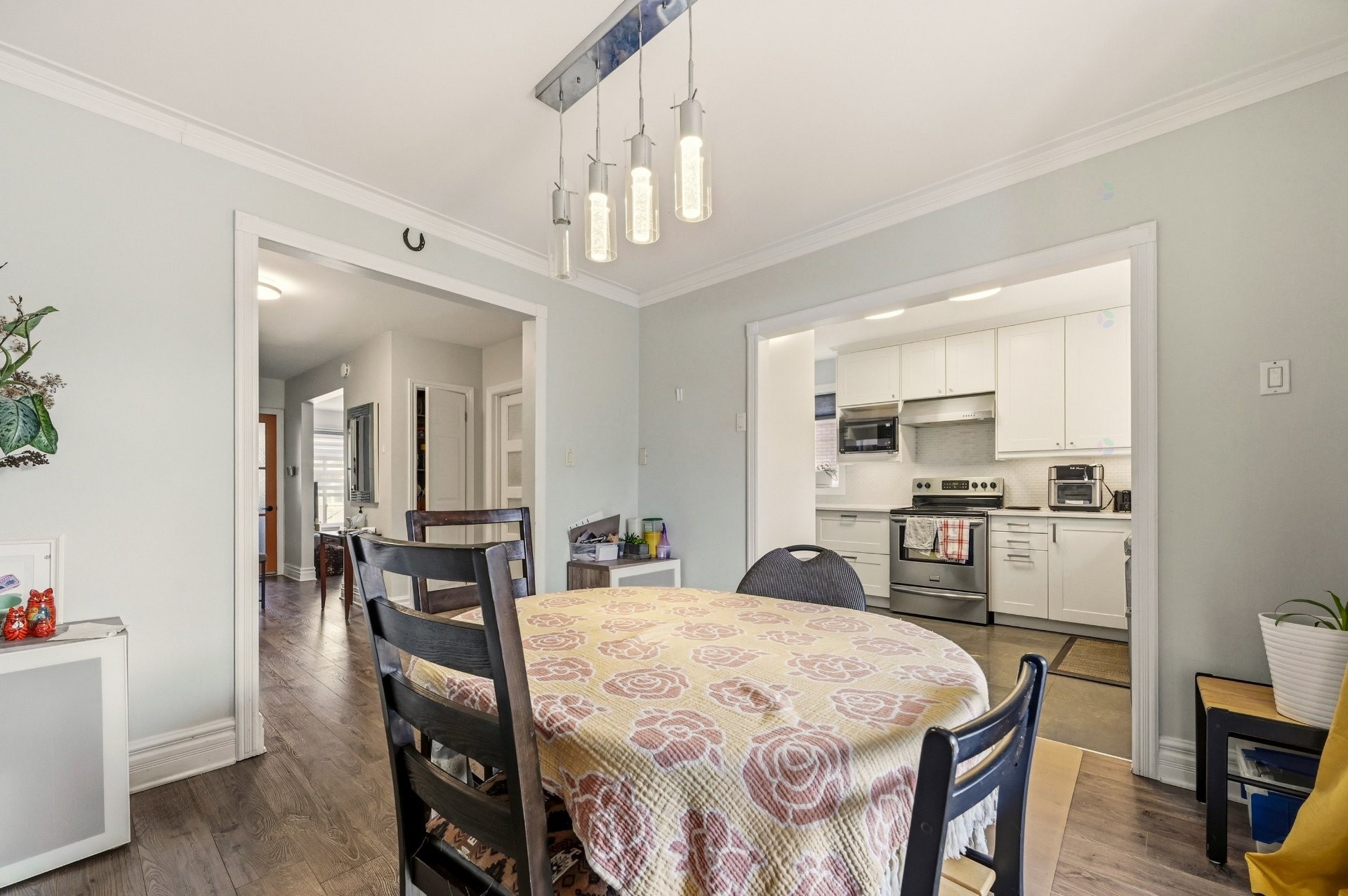 









2440

 - 2442


Av. Montclair

,
Montréal (Côte-des-Neiges/Notre-Dame-de-Grâce),




QC
H4B2J1


