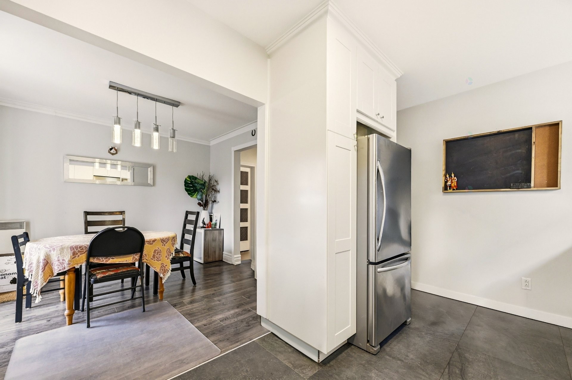 









2440

 - 2442


Av. Montclair

,
Montréal (Côte-des-Neiges/Notre-Dame-de-Grâce),




QC
H4B2J1

