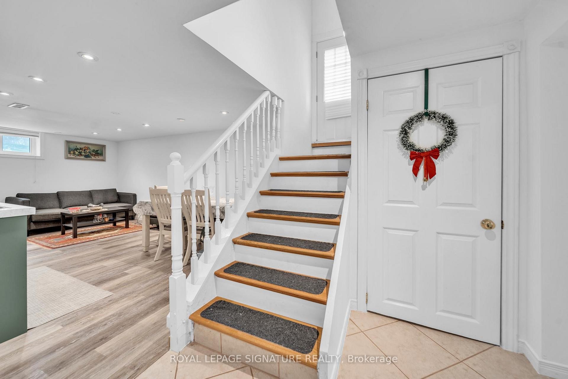 









313


Patricia

Avenue,
Toronto,




ON
M2R 2M6

