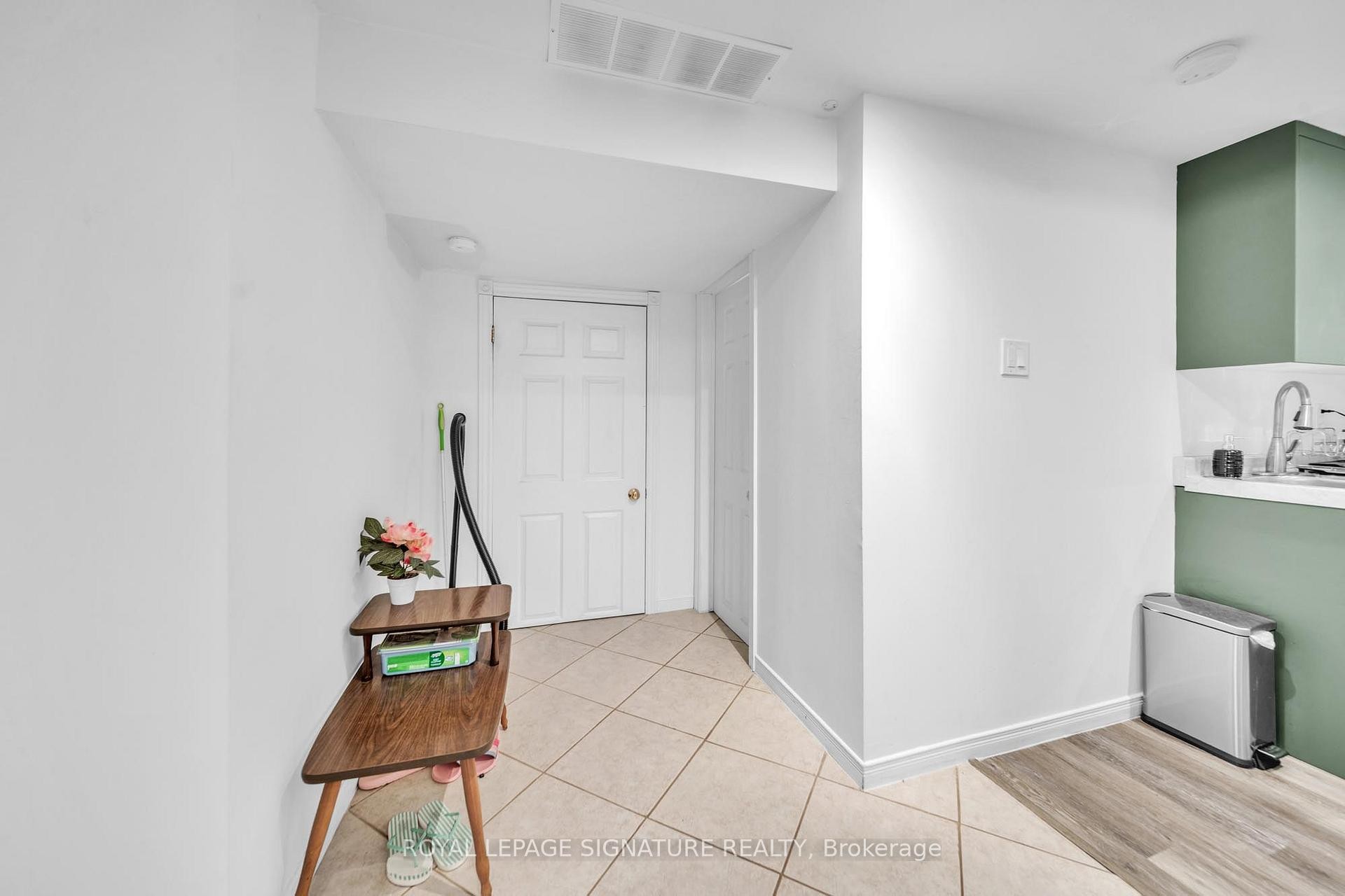 









313


Patricia

Avenue,
Toronto,




ON
M2R 2M6

