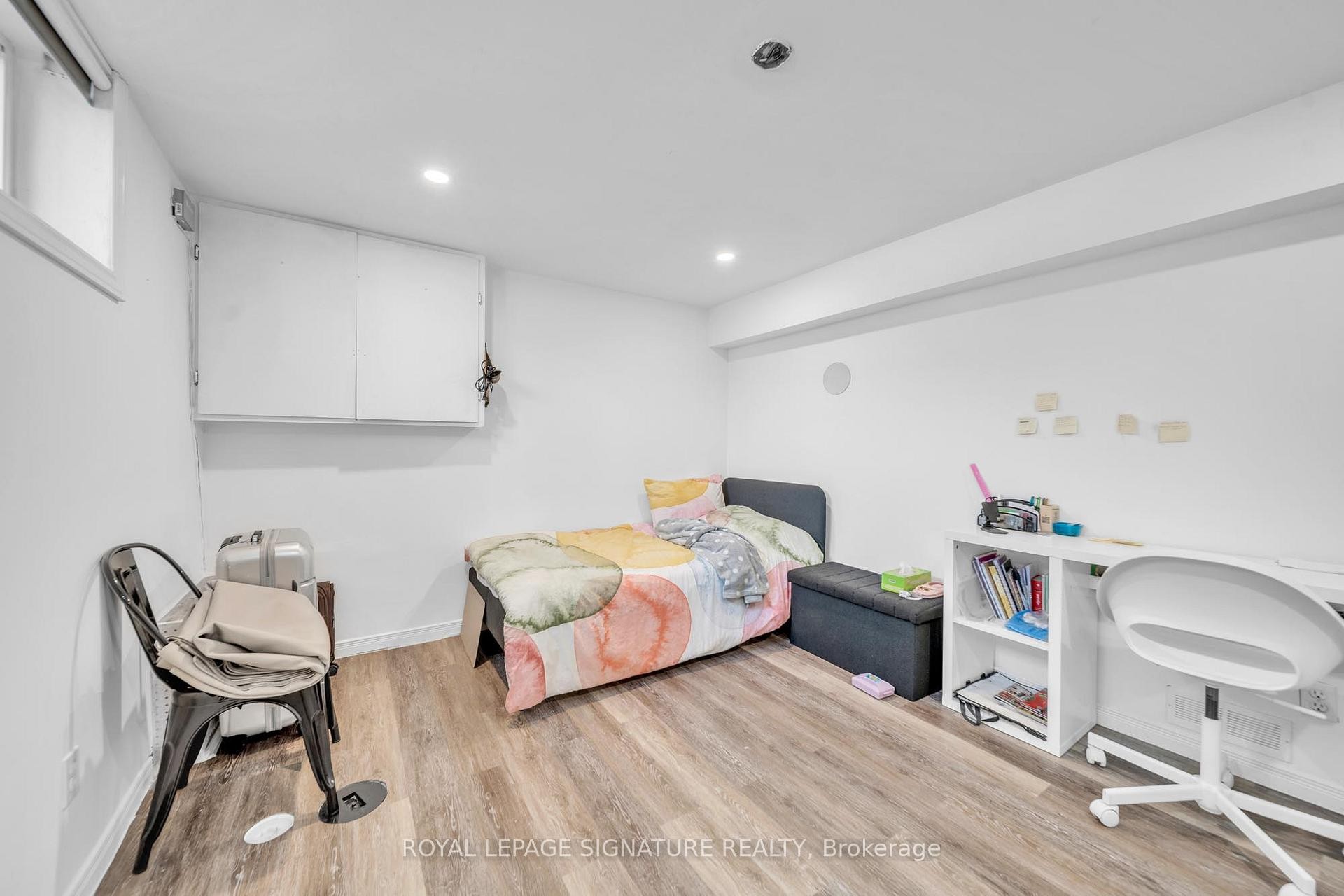 









313


Patricia

Avenue,
Toronto,




ON
M2R 2M6

