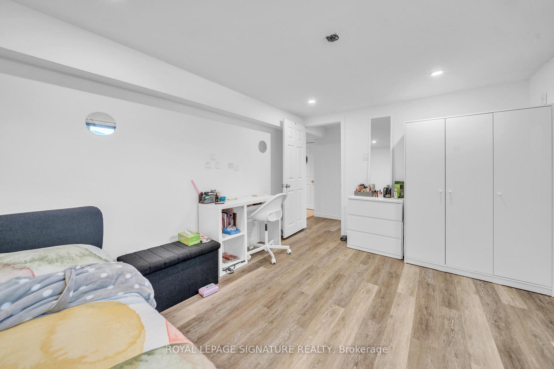 









313


Patricia

Avenue,
Toronto,




ON
M2R 2M6

