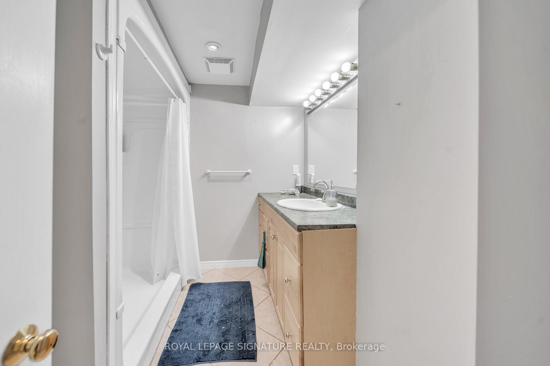 









313


Patricia

Avenue,
Toronto,




ON
M2R 2M6

