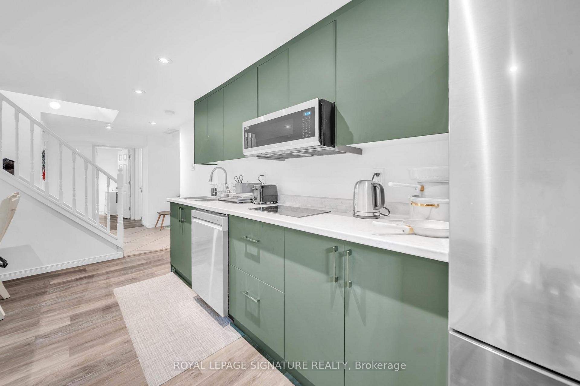 









313


Patricia

Avenue,
Toronto,




ON
M2R 2M6

