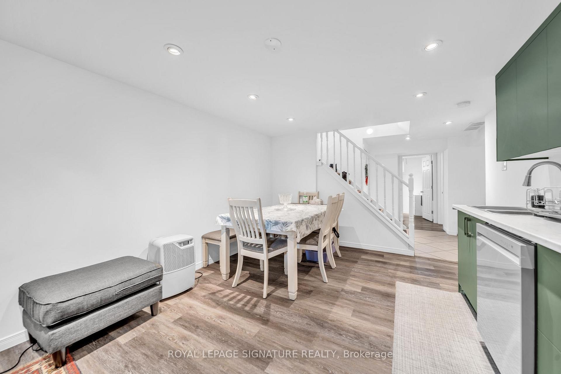 









313


Patricia

Avenue,
Toronto,




ON
M2R 2M6

