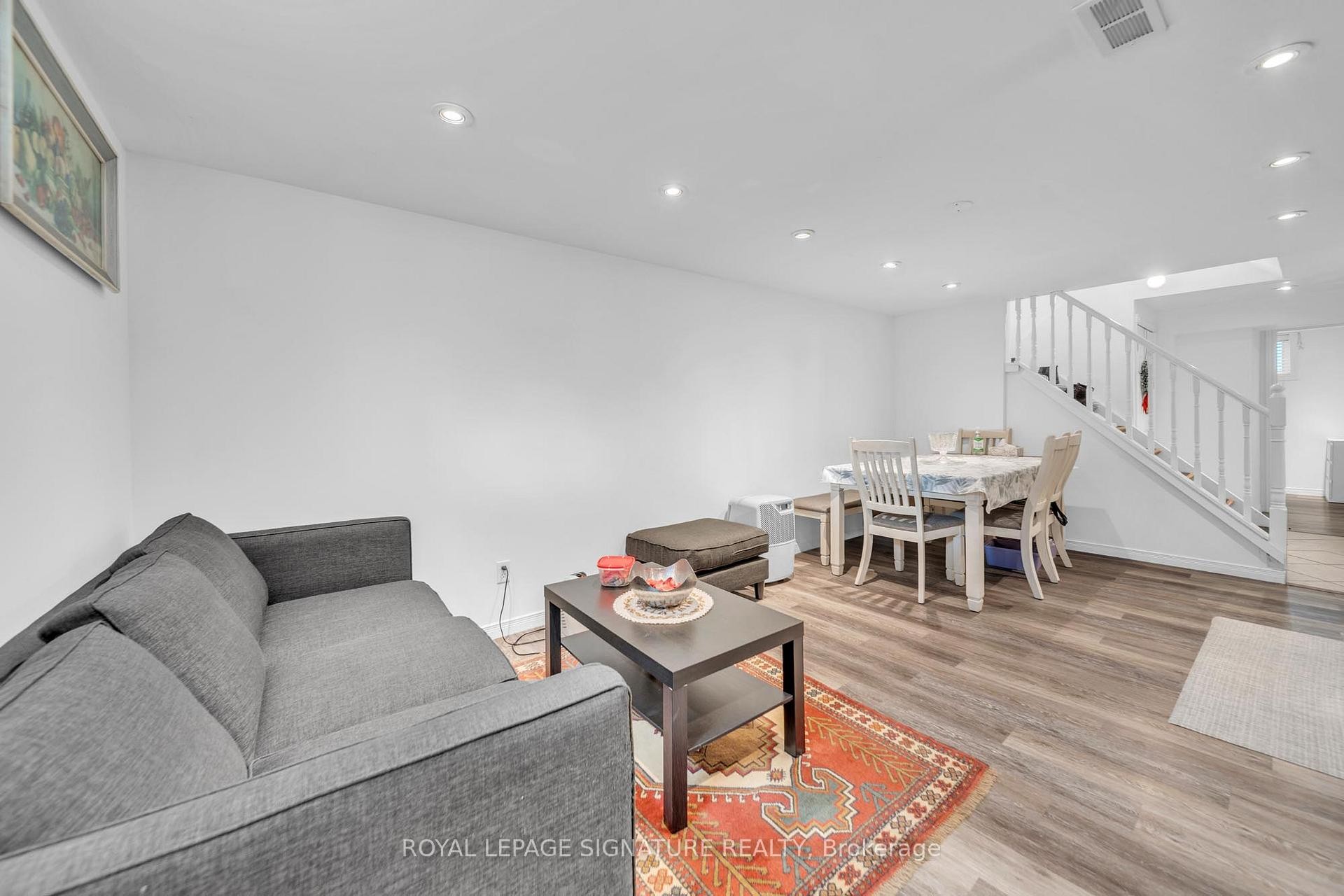 









313


Patricia

Avenue,
Toronto,




ON
M2R 2M6

