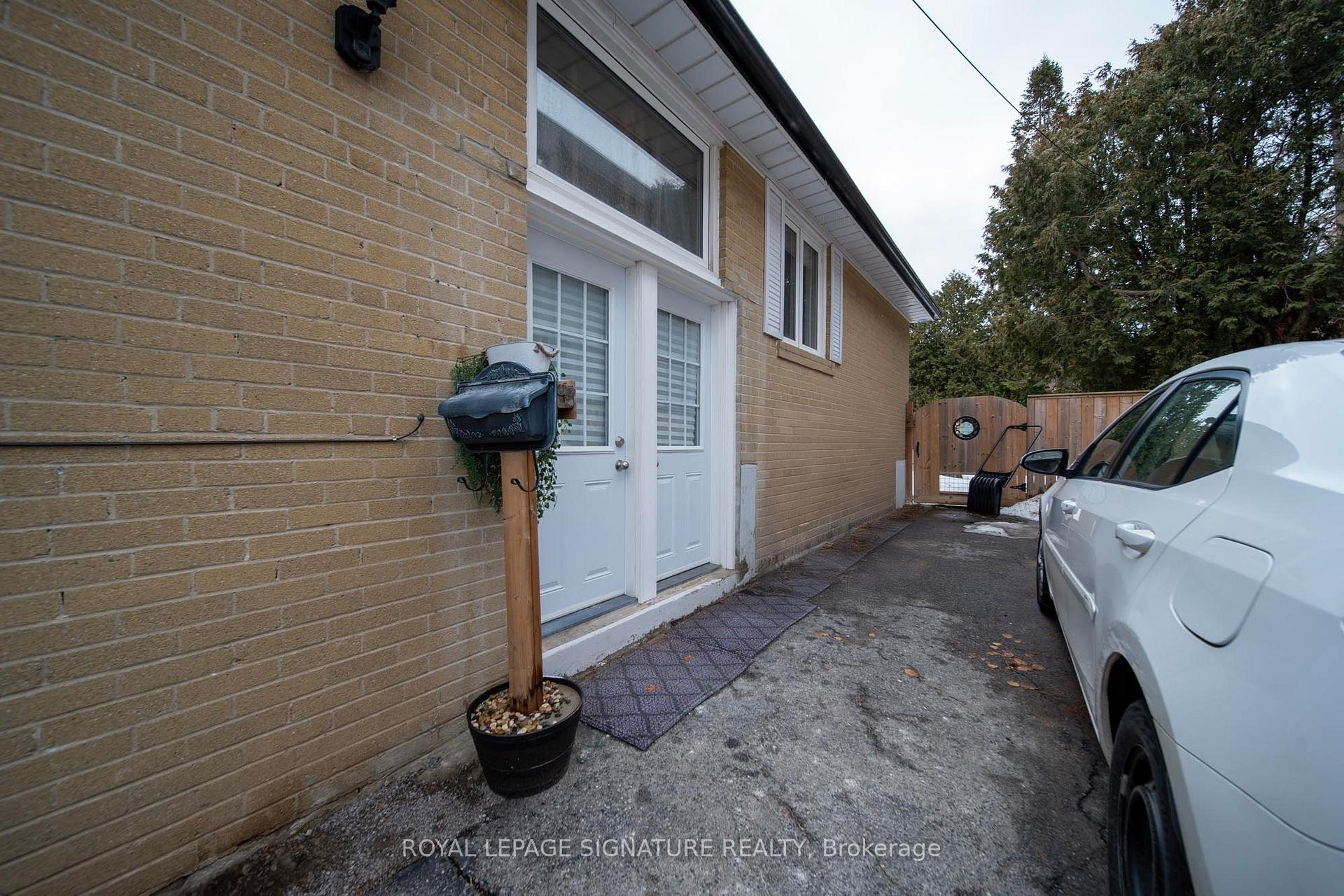 









313


Patricia

Avenue,
Toronto,




ON
M2R 2M6

