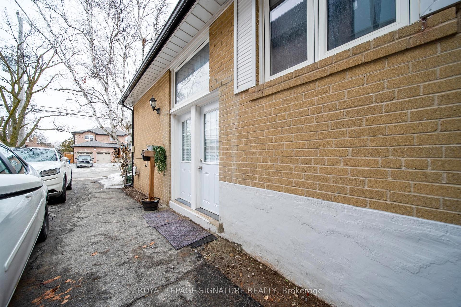 









313


Patricia

Avenue,
Toronto,




ON
M2R 2M6

