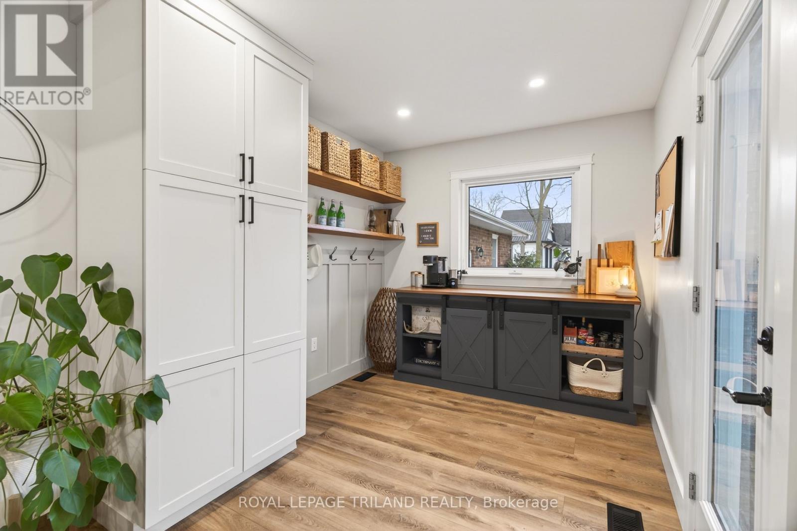 












1 DUGALD STREET

,
Southwest Middlesex (Appin),




Ontario
N0L1A0

