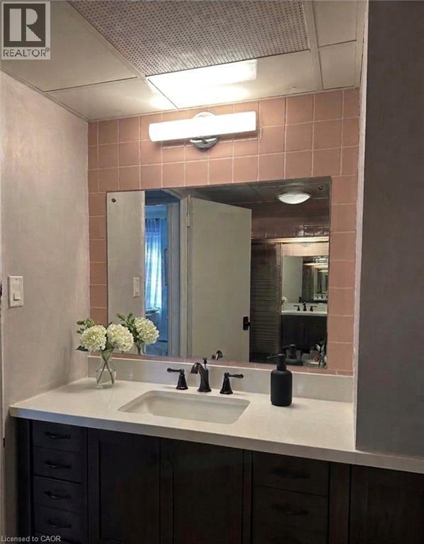 












45 WESTMOUNT Road N Unit# 703

,
Waterloo,




Ontario
N2L2R3

