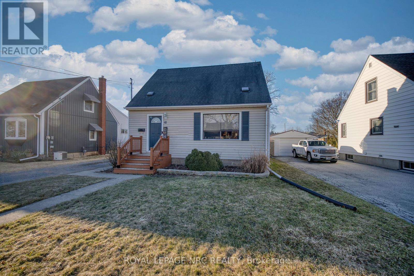 












41 MCDONALD AVENUE

,
Thorold (Thorold Downtown),




Ontario
L2V3E5

