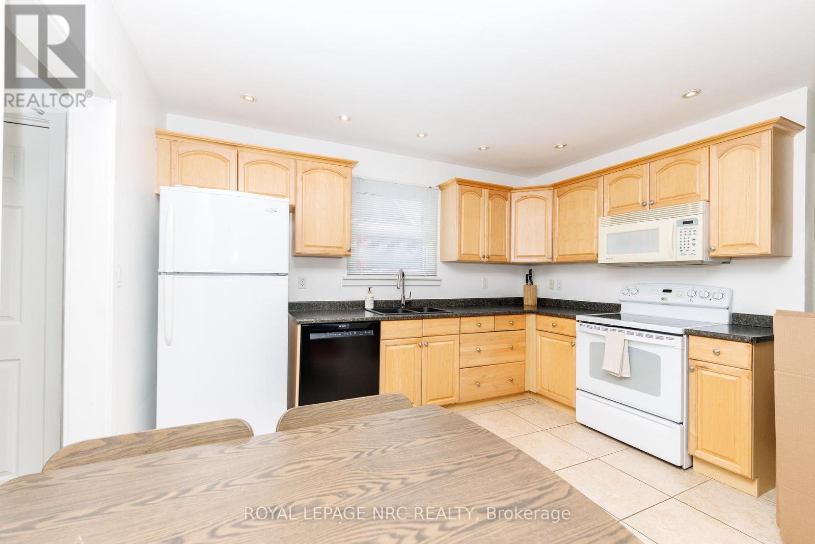 












41 MCDONALD AVENUE

,
Thorold (Thorold Downtown),




Ontario
L2V3E5

