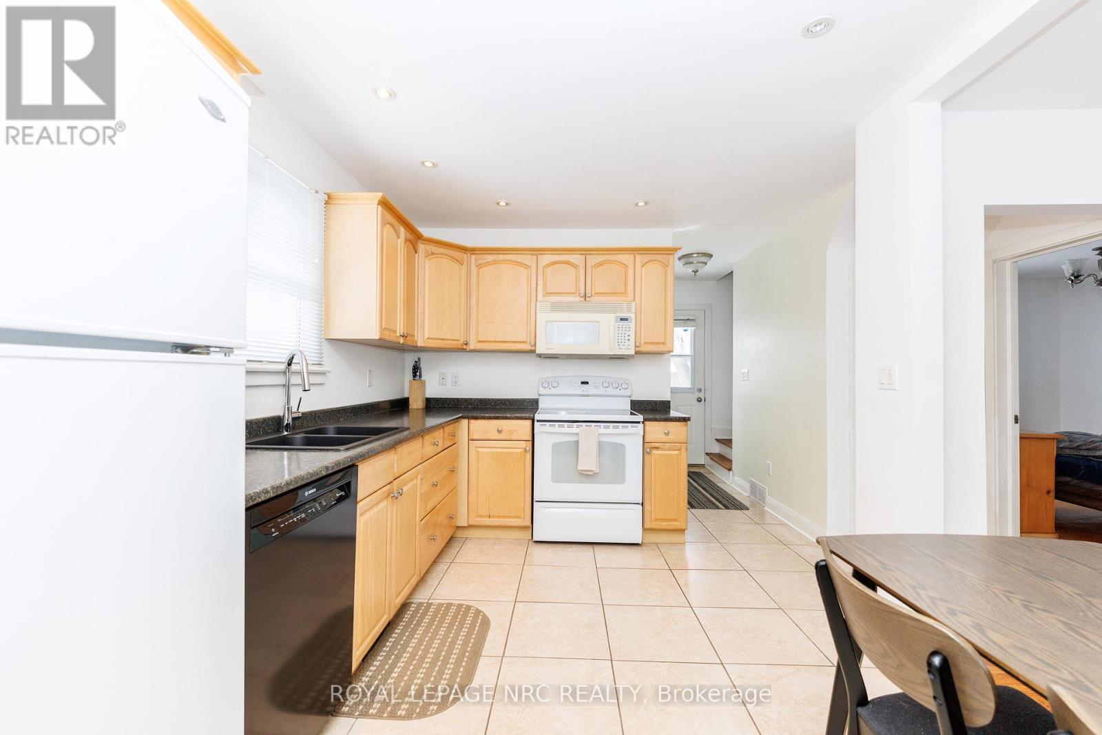 












41 MCDONALD AVENUE

,
Thorold (Thorold Downtown),




Ontario
L2V3E5

