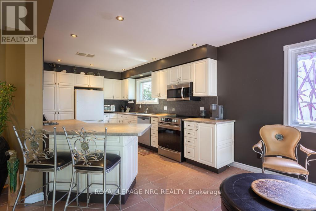 












11 ABBEY AVENUE

,
St. Catharines (Port Dalhousie),




Ontario
L2N5J5

