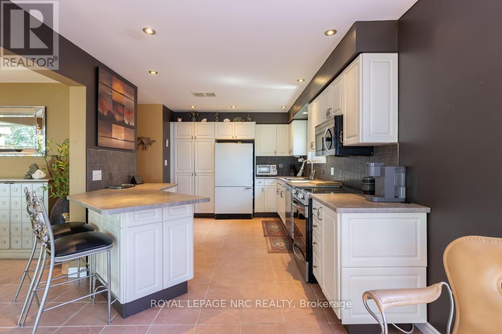 












11 ABBEY AVENUE

,
St. Catharines (Port Dalhousie),




Ontario
L2N5J5

