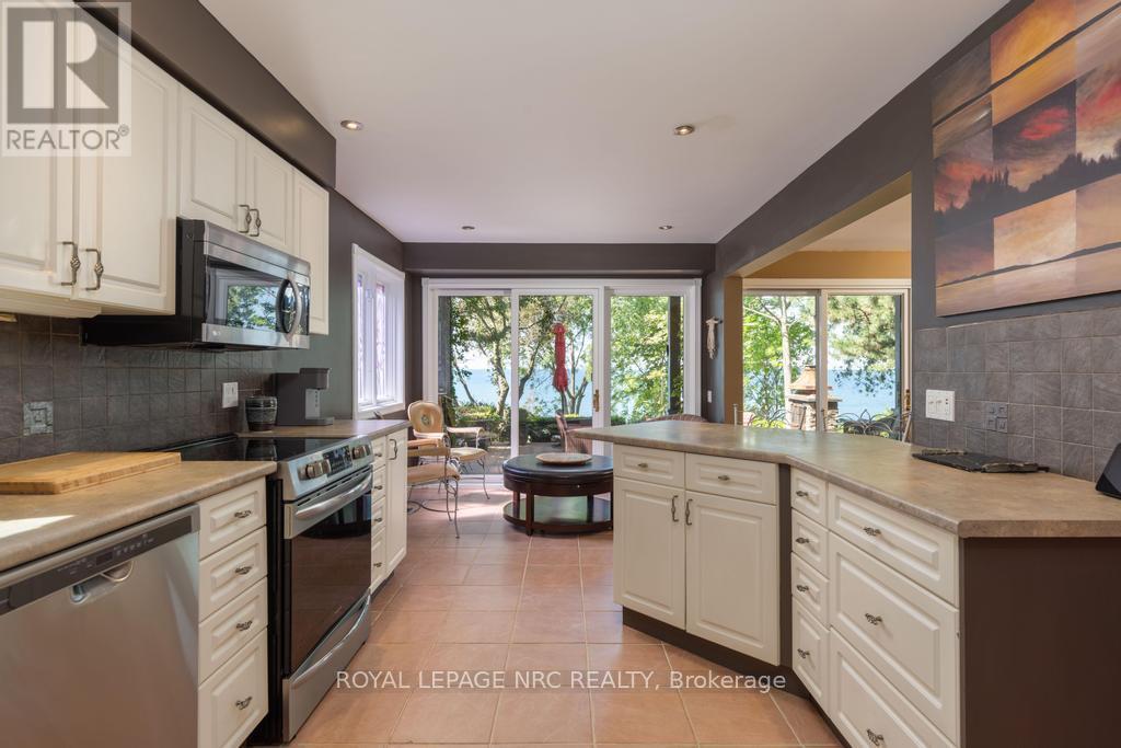 












11 ABBEY AVENUE

,
St. Catharines (Port Dalhousie),




Ontario
L2N5J5

