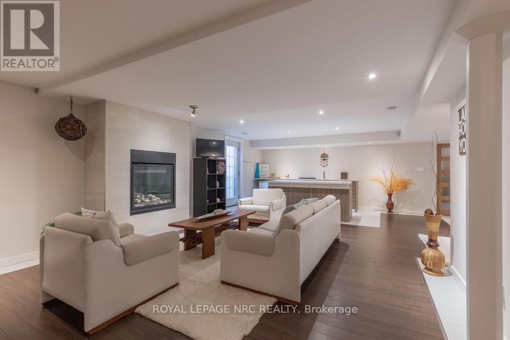 












11 ABBEY AVENUE

,
St. Catharines (Port Dalhousie),




Ontario
L2N5J5

