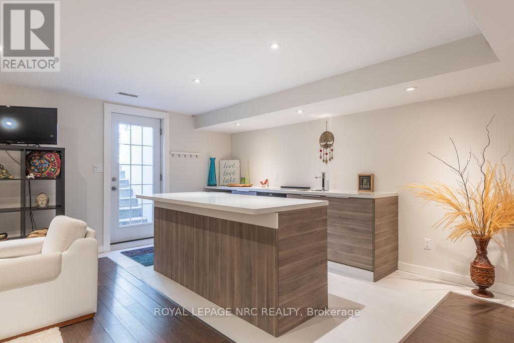 












11 ABBEY AVENUE

,
St. Catharines (Port Dalhousie),




Ontario
L2N5J5

