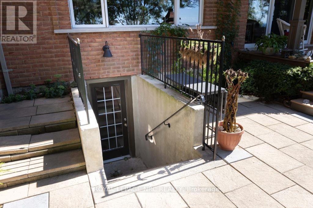 












11 ABBEY AVENUE

,
St. Catharines (Port Dalhousie),




Ontario
L2N5J5

