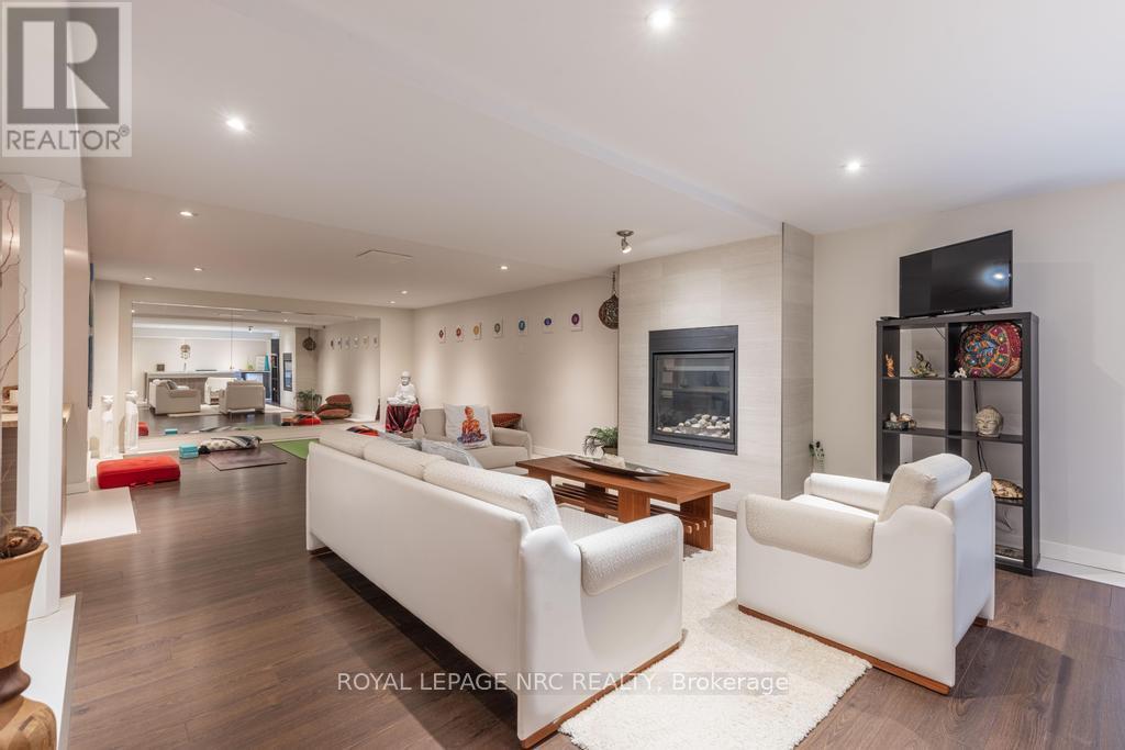 












11 ABBEY AVENUE

,
St. Catharines (Port Dalhousie),




Ontario
L2N5J5

