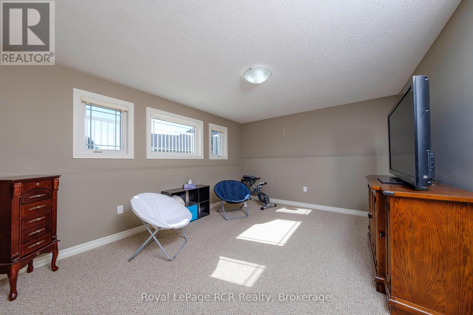 












54 LAKEFIELD DRIVE

,
Kincardine,




Ontario
N2Z0C9

