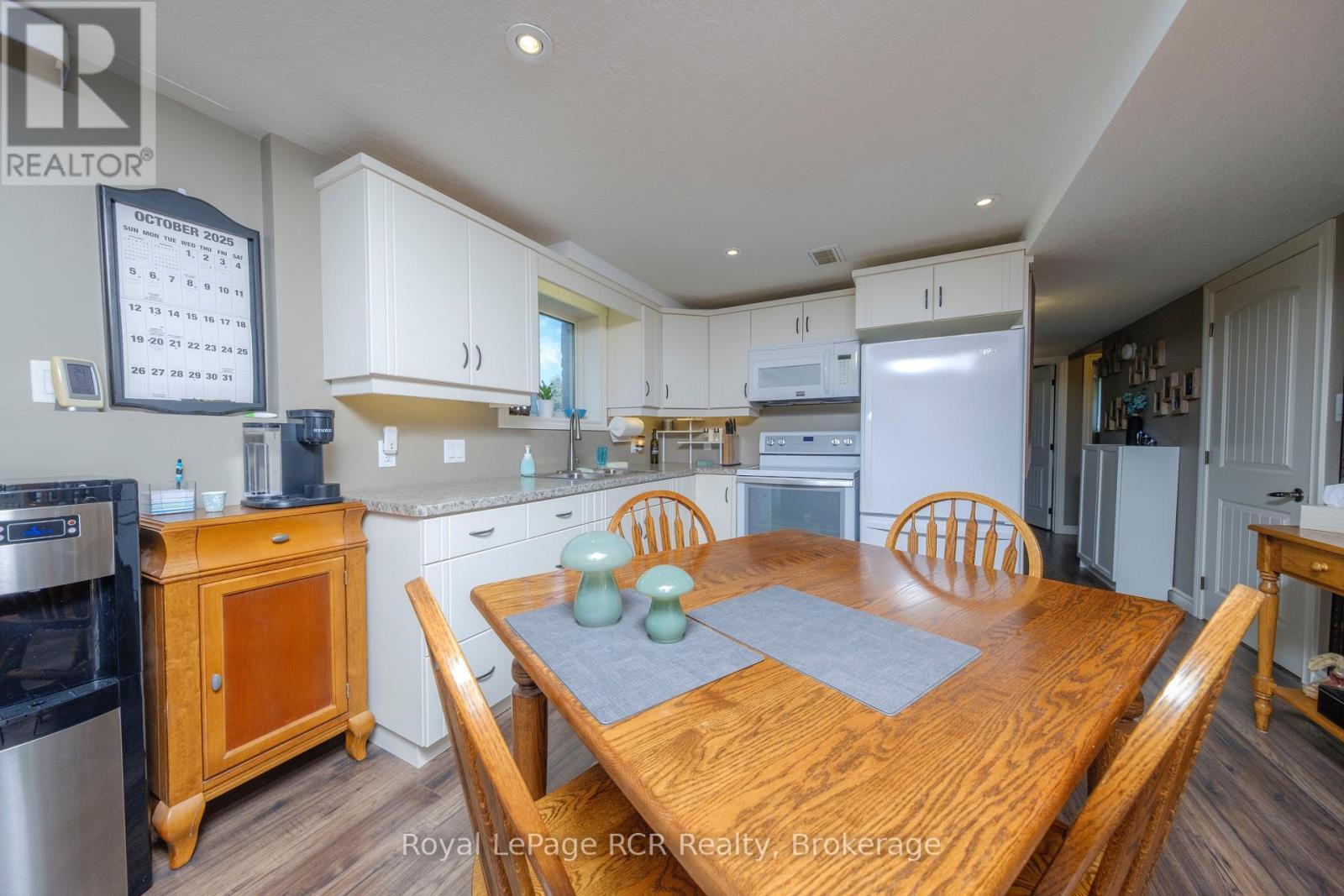 












54 LAKEFIELD DRIVE

,
Kincardine,




Ontario
N2Z0C9

