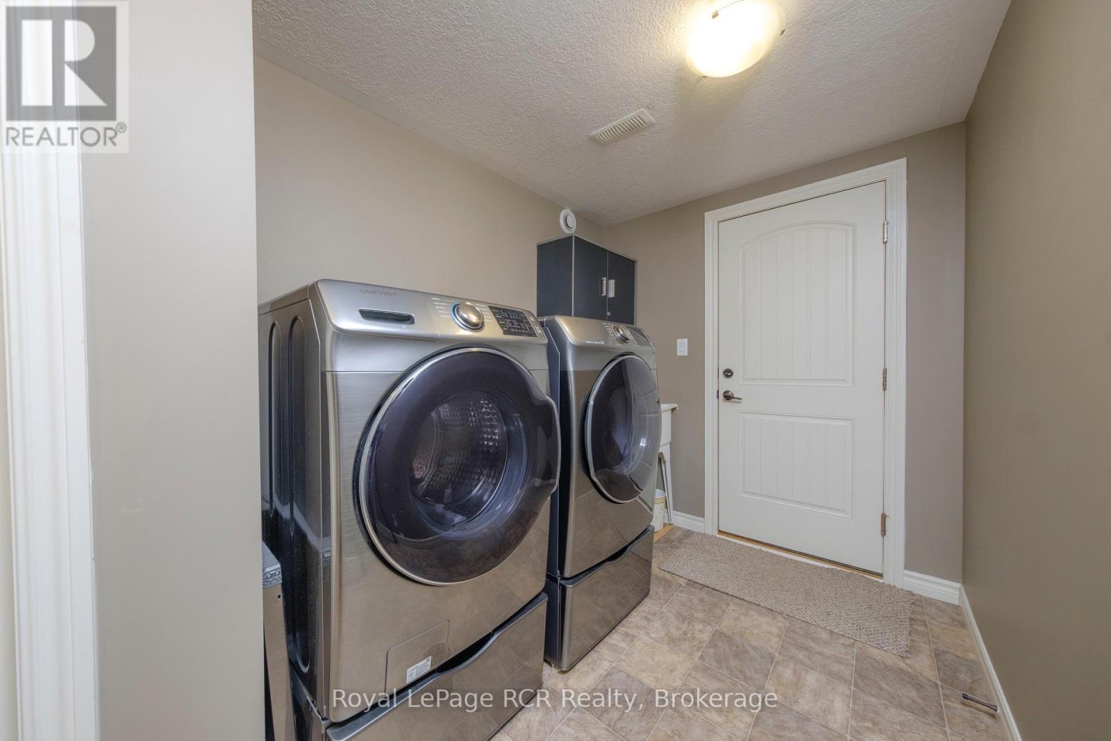 












54 LAKEFIELD DRIVE

,
Kincardine,




Ontario
N2Z0C9

