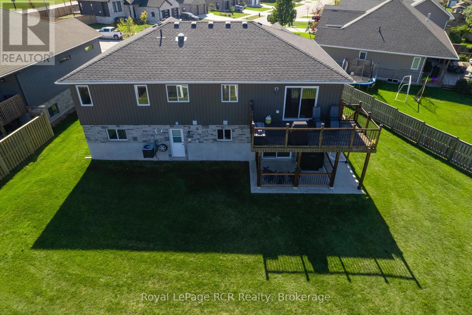 












54 LAKEFIELD DRIVE

,
Kincardine,




Ontario
N2Z0C9

