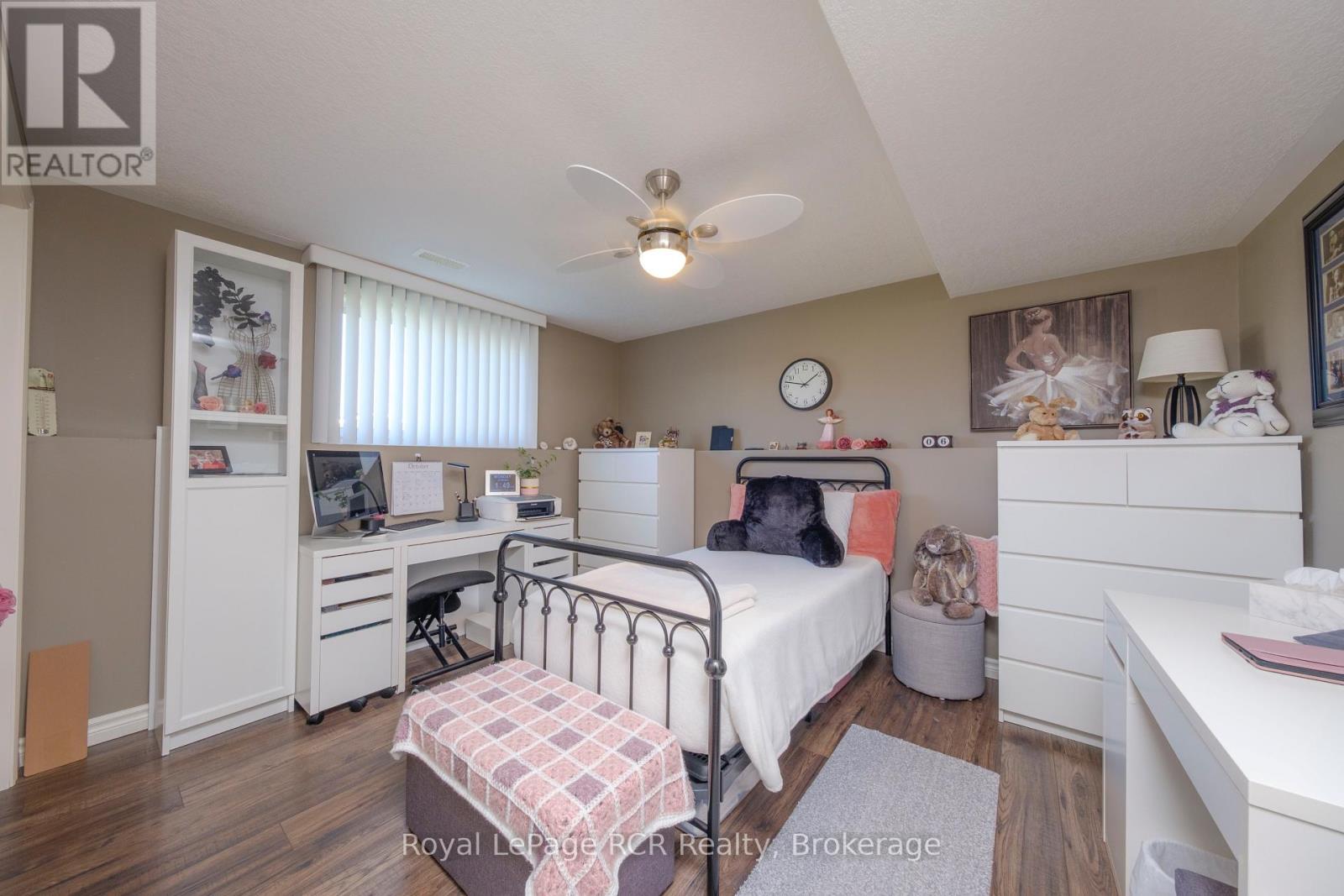 












54 LAKEFIELD DRIVE

,
Kincardine,




Ontario
N2Z0C9

