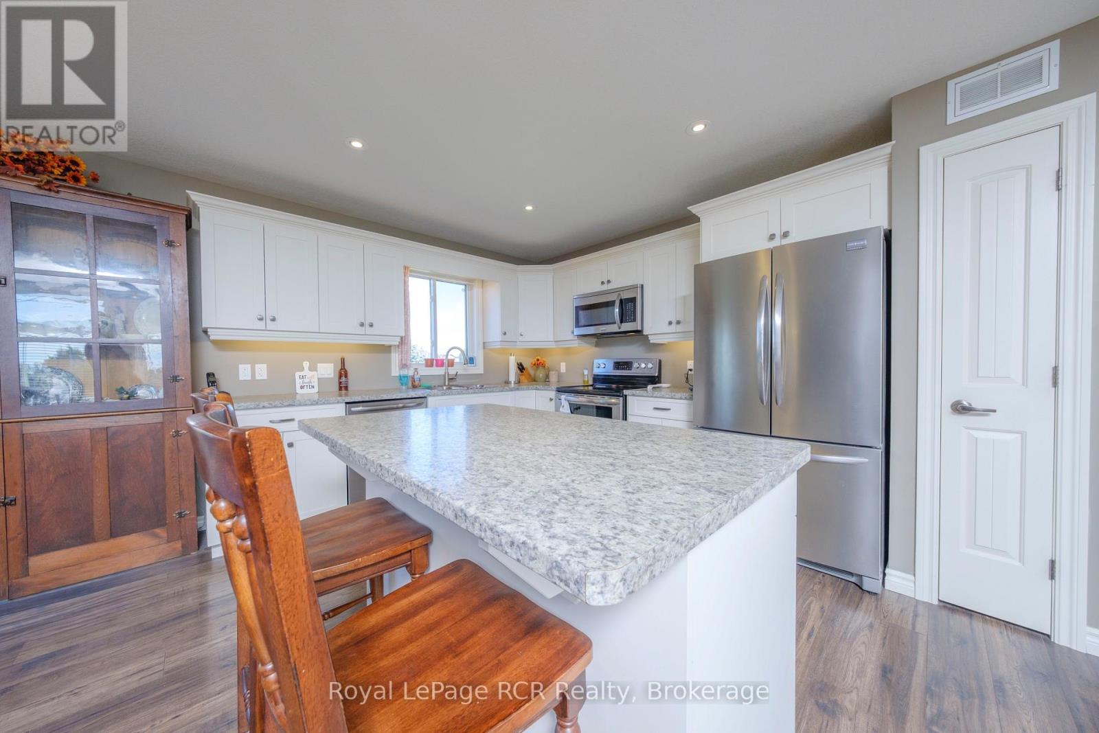 












54 LAKEFIELD DRIVE

,
Kincardine,




Ontario
N2Z0C9

